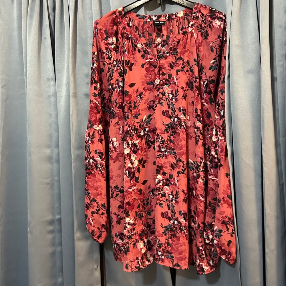 Torrid Red and Pink Floral Top - Picture 4 of 4